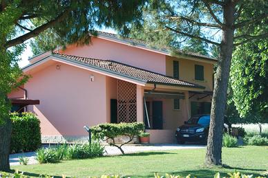 Villa unifamiliare indipendente su 4 lati