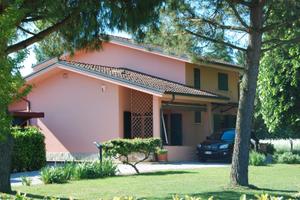 Villa unifamiliare indipendente su 4 lati