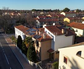 Splendido duplex in trifamiliare con garage doppio