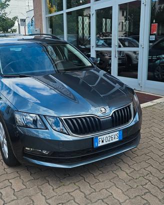 Skoda Octavia Wagon 1.6 tdi Executive 115cv NAVY-C