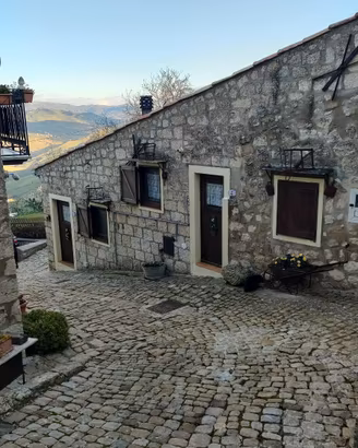 Bilocale indip. in pietra zona Petralia Soprana