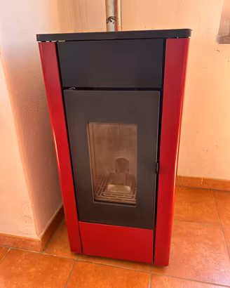 Stufa a pellet MCZ MAY AIR S1 7KW rossa e nera