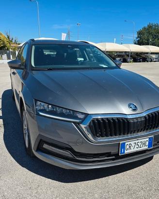 Skoda Octavia 2.0 TDI EVO SCR DSG Wagon Ambition