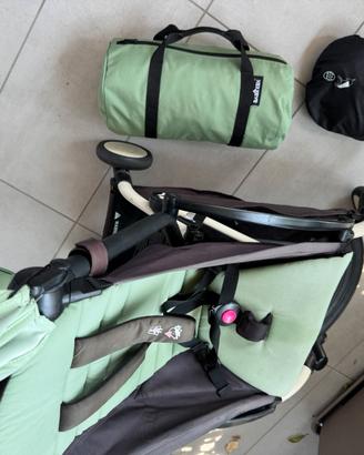 Passeggino babyzen verde con borsa