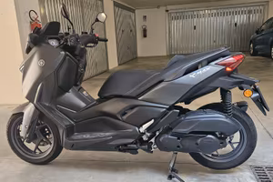 Yamaha XMax 125 4300 km in garanzia