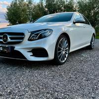MERCEDES- BENZ KLASSE E 220 D 4MATIC AMG PREMIUM