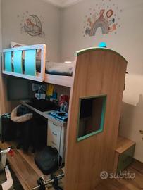 cameretta per bambino con letto sospeso 