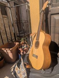 Baritone Ukulele con pickup + accessori