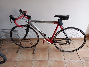 Bici da corsa in alluminio