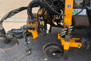 Scalzatore con fresa interfilare e coltello