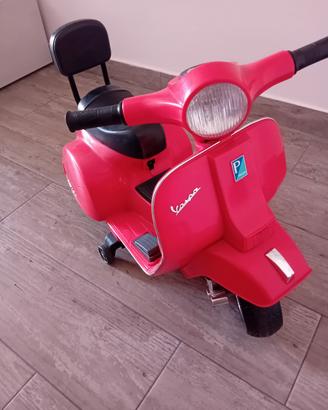 Vespa rossa per bambini