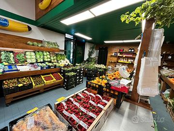Attività avviata ortofrutta completa