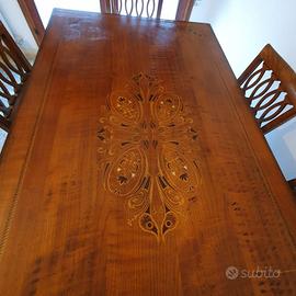 Tavolo con 6 sedie più due bianche