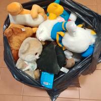 sacco pieno di peluche 