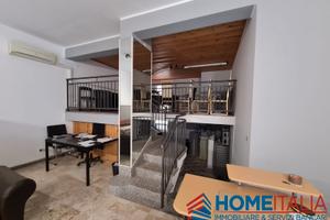 Magazzino con due vetrine su strada a Villabate