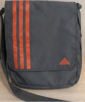 Borsa a tracolla Adidas grigia con strisce rosse