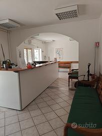 bancone,sedie,scrivanie,porte ritiro entro domani 