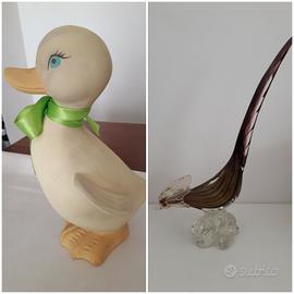 Paperella in ceramica e pavone in vetro 