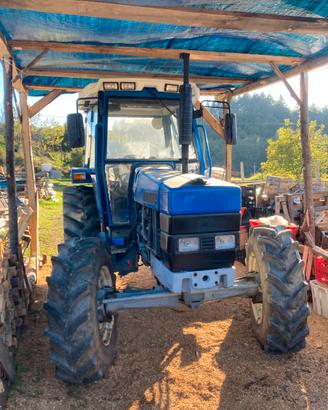 Trattore Ford new holland 105 turbo