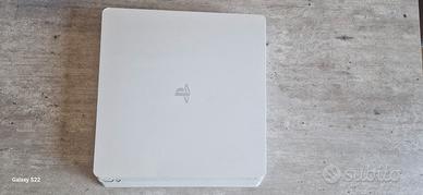 ps4 slim bianca  500gb con pad gaming più 2 giochi