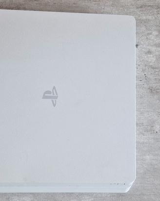 ps4 slim bianca  500gb con pad gaming più 2 giochi