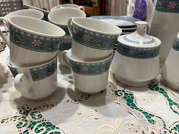 Set di tazze e piattini