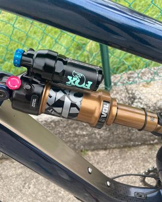 Fox float kashima  210-50 appena revisionato 