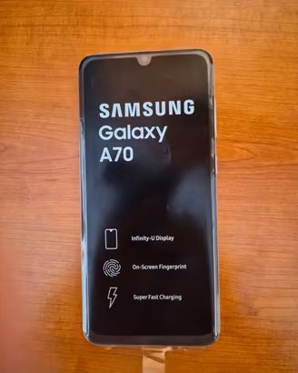 Samsung Galaxy A70 128GB White + Scatola e Cover
