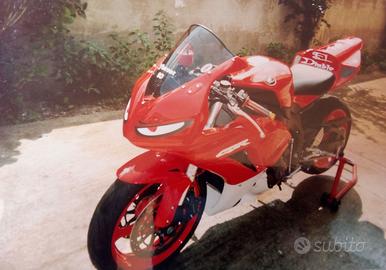 Carene CBR 1000 RR K7 in vetroresina rinforzate.