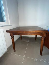 Tavolo in massello di noce!