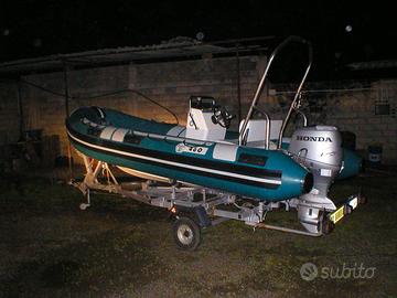 Gommone cat.C, motore 40hp e carrello mai usato,