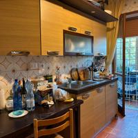 Cucina completa con macchina del gas e lavastovigl