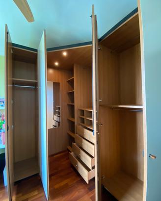 armadio con cabina e specchio interno