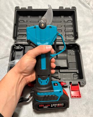 Cesoia elettrica nuova con due batterie