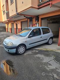 clio 1100 benzina anno 1999