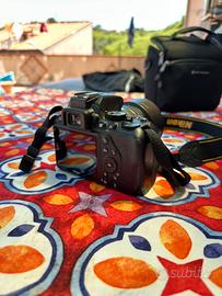 Nikon D3500 con doppio obiettivo