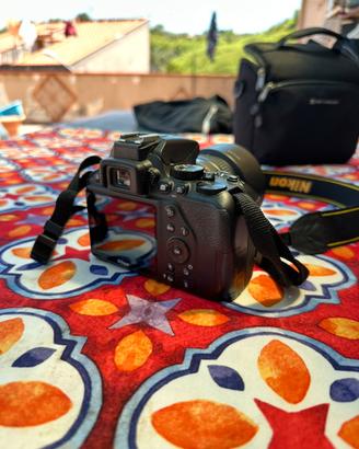Nikon D3500 con doppio obiettivo