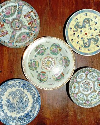 Piatti decorativi in ceramica e porcellana