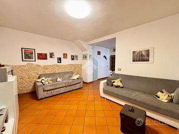 CASA SEMINDIPENDENTE A CAPRAIA E LIMITE