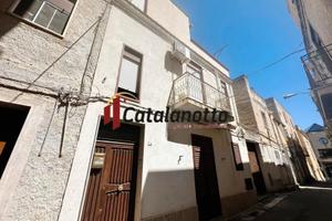 Casa Indip. con cortile e terrazzo a Castelvetrano