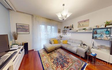 AMPIO QUADRLOCALE CON BOX IN ZONA BORGOMISTO