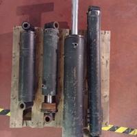 PISTONE CILINDRO DOPPIO EFFETTO CON ATTACCHI TUBO