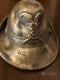 Vecchio cappello alpino per collezionisti