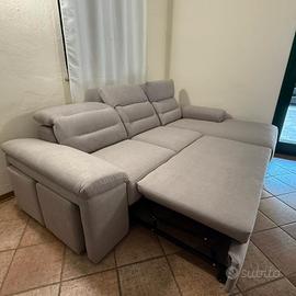 DIVANO CON LETTO ESTRAIBILE E PENISOLA CONTENITORE
