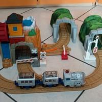 Giocattolo per bambini set binari e treno