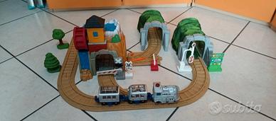 Giocattolo per bambini set binari e treno
