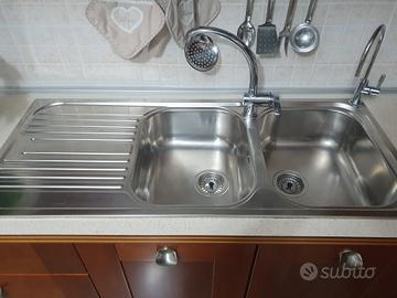 doppio lavello piano cottura 4 fuochi e cappa
