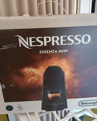 Macchina caffe Nespresso Essenza minii