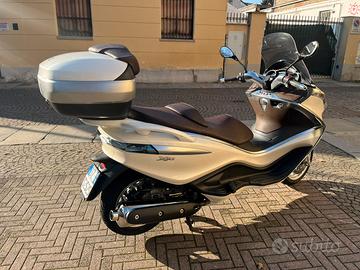 Piaggio x10 500