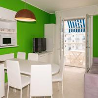 Frontemare/piscina/nuovo/2 camere/2 bagni/4° piano